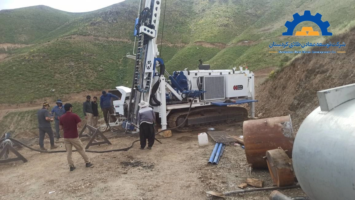 ادامه عملیات اجرایی پروژه توسعه فعالیت‌های اکتشافی شرکت توسعه معادن طلای کردستان در سال ۱۴۰۳